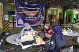 Dinkes mulai vaksinasi COVID-19 pedagang pasar di Kota Bandung