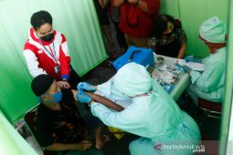 Pedagang pasar mulai disuntik vaksin COVID-19