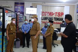 Bupati Lampung Tengah sidak pelayanan di Dinas PTSP dan Disdukcapil