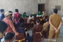 Anggota dewan dan staf DPRD Cianjur divaksinasi COVID-19