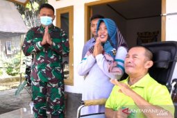 Istri Kasad motivasi prajurit yang tak berdaya karena stroke