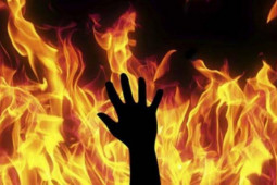 Puluhan ampul vaksin terbakar di Puskesmas Sumur Batu