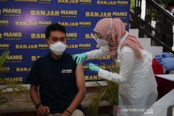 Bupati Banjar disuntik vaksin COVID-19