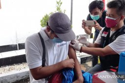 Warga Cikidang dilarikan ke RS keluhkan sakit pascavaksinasi COVID