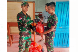 Personel Satgas TMMD Kodim 1206/Putussibau mendapat dukungan vitamin