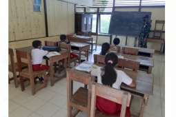 TMMD Kodim 1206/PSB bantu anak - anak Titin Kemantan belajar