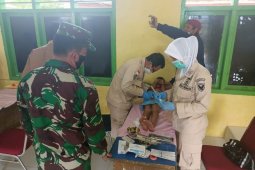 Sunatan massal di lokasi TMMD Desa Sungai Terap Muarojambi