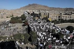 Penduduk sebut koalisi yang dipimpin Saudi serang lokasi militer Houthi Yaman di Sanaa