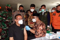 Lakukan penyuntikan vaksin, Wabup Ardito tegaskan vaksin tidak berbahaya