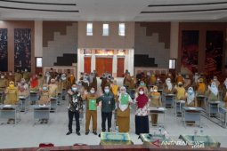 Bupati Bogor beri SK ke 1.115 guru honorer tanda sah berstatus PPPK