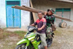 Personel Satgas TMMD Kodim 1206/PSB dan warga semakin kompak