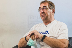 Rene Alberts imbau Bobotoh dukung Persib dari rumah