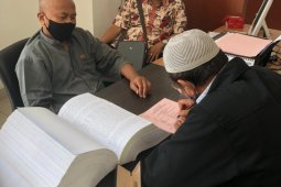 Tersangka korupsi perpajakan diserahkan  ke Kejari Tangsel