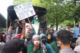 Polisi bubarkan demo puluhan warga Papua di Bali