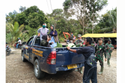 Kebersamaan Satgas TMMD Kodim 1206/PSB dan masyarakat Pengkadan