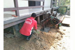 Satgas TMMD Kodim 1206/PSB bantu membuat tempat sampah untuk sekolahan
