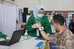 Bupati Bangka Tengah ajak masyarakat sukseskan gerakan vaksinasi COVID-19
