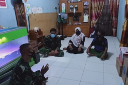 Orang tua asuh, jadi keluarga baru anggota TMMD di Pengkadan