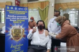 Separoh anggota DPRD Banjarmasin divaksin, kemana lainnya?