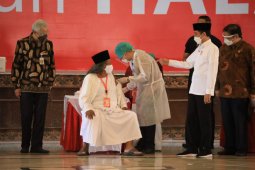 Menko Airlangga sebut PPKM Mikro dan vaksinasi kunci pengendalian COVID-19
