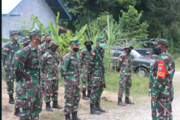 Dandim 1206/PSB beri arahan ketika tinjau lokasi TMMD di Pengkadan
