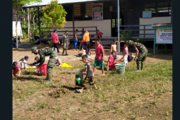 Satgas TMMD ajarkan Anak-anak dan kaum muda Peduli Lingkungan