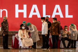 Widodo reviews vaccination of ulemas, students in Central Java