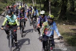 Bupati Asahan gowes bersama komunitas sambil cek kondisi wisata Bedeng