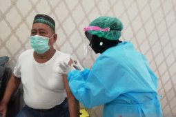 Purnawirawan Polri jalani vaksinasi COVID-19 di Polda