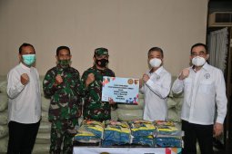 Forkas serahkan bantuan 7.000 kg beras ke Jatim