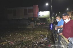 Banjarmasin berjuang tangani sampah besar di sungai Martapura
