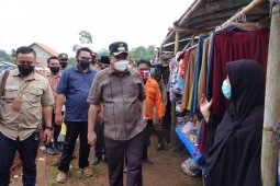 Bupati Lampung Tengah hadiri peresmian pasar kampung Kutowinangun