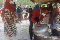 Bupati janji bangun hunian sementara korban longsor Desa Panggung Baru