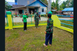 Anggota TMMD bantu warga rencanakan sarana untuk berwudhu