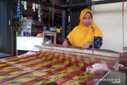 Benang penyambung keberagaman di Kampung Tenun Khatulistiwa