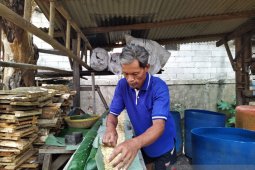 Perajin Tempe-Tahu Menjerit, PSI Tangsel Mendesak Harga Kedelai Segera Diturunkan
