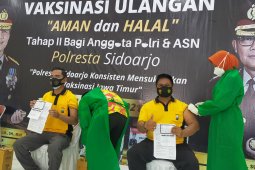 Ratusan anggota Polresta Sidoarjo jalani vaksinasi COVID-19 tahap kedua