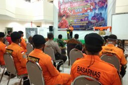 Kantor SAR Banjarmasin latih potensi SAR teknik pertolongan ketinggian dan permukaan air