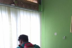 PMI semprotkan disinfektan di Dinas Pertanian Mukomuko