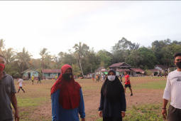 Aktivitas pembangunan jalan TMMD, membuat Titin Kemantan menjadi ramai
