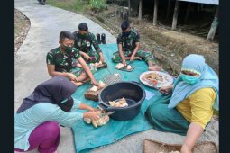 Yuyun berterima kasih anggota Satgas TMMD ke-110 bantu rayakan ulang tahunnya