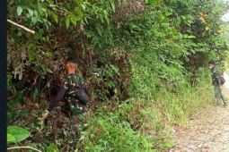 Satgas TMMD KODIM 1206/PSB bersihkan jalan Dusun Tintin Kemantan