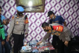 Polisi gerebek pabrik ekstasi rumahan, sita 1.850 butir pil