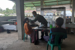 Satgas TMMD Kodim 1206/PSB tetap peduli Protkes ditengah kesibukan