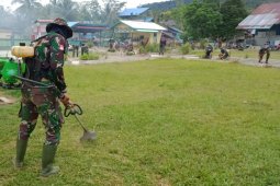 Satgas TMMD ke-110 Kodim 1206/PSB baksos di lingkungan sekolah