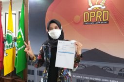Wakil Ketua DPRD Jabar usai divaksin: "Enggak sakit, enggak terasa pegal"