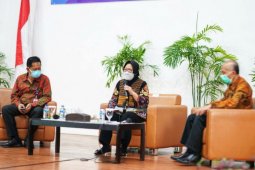 Mensos Risma tantang mahasiswa Poltekesos Bandung selesaikan masalah sosial