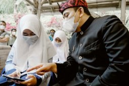 Dinas Pendidikan Jabar apresiasi PGN bantu tablet "Smart Learning" untuk siswa