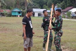 Antusias warga siapkan penyambutan Tim Wasev TMMD ke-110 Kodim 1206/PSB
