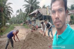 Masyarakat Simataniari ingin ruas jalan mereka disentuh pemerintah
